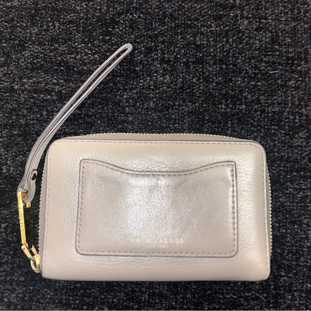 Marc Jacobs Wallet Wristlet in Taupe
